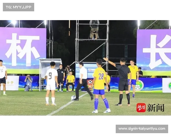 张家港贝贝杯青少年足球赛开幕 杨晨肇俊哲携手共话基层青训发展